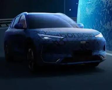 Geely представил электрический кроссовер Galaxy E5 для мирового рынка