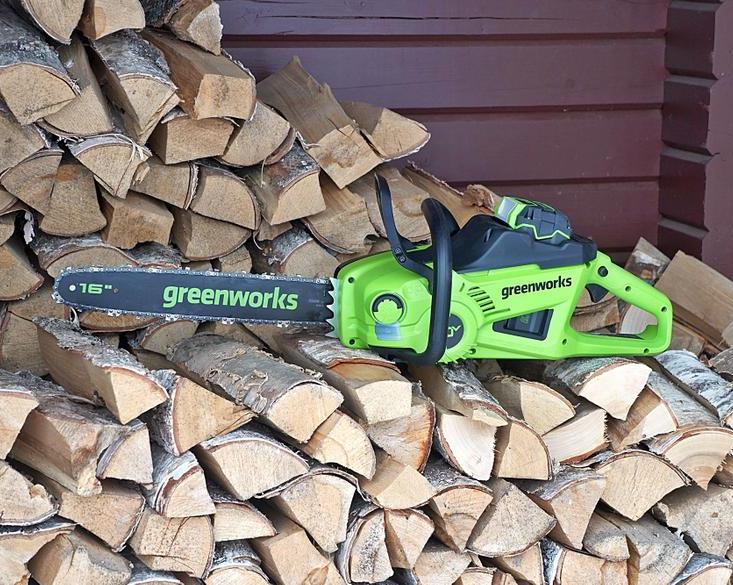 Когда аккумулятор не хуже бензина: обзор цепной пилы Greenworks GD40CS20X